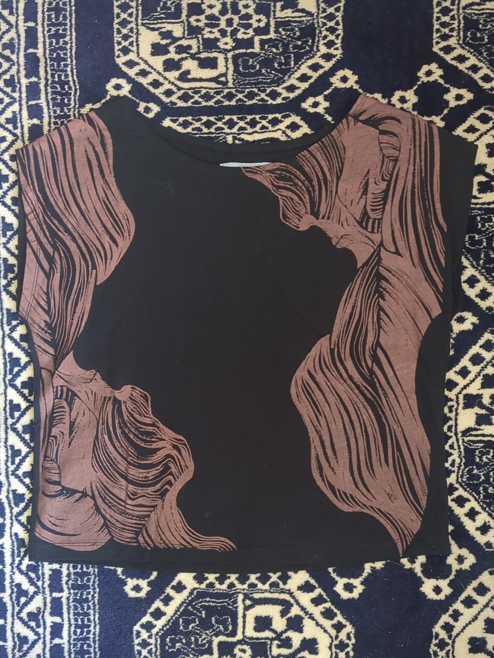 tonle Muscle Tank with Brown Abstract Waves